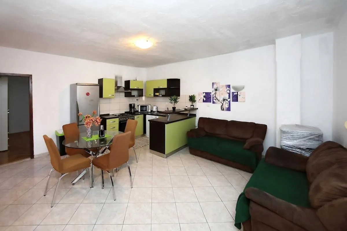 Apartman Marco 2 비빈제